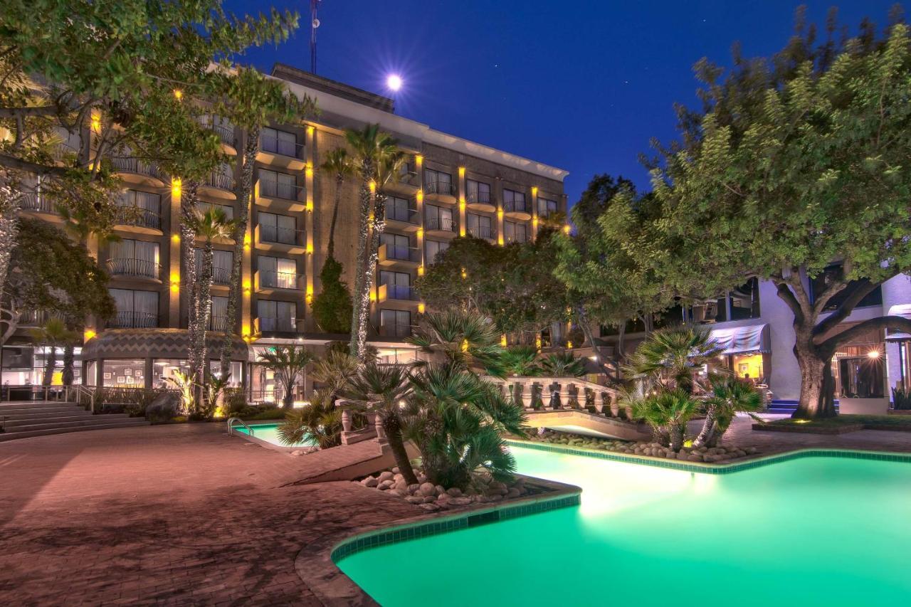 Hotel Lucerna Tijuana Buitenkant foto