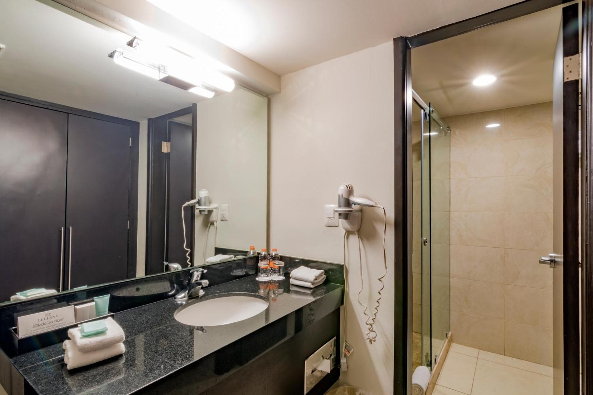 Hotel Lucerna Tijuana Buitenkant foto