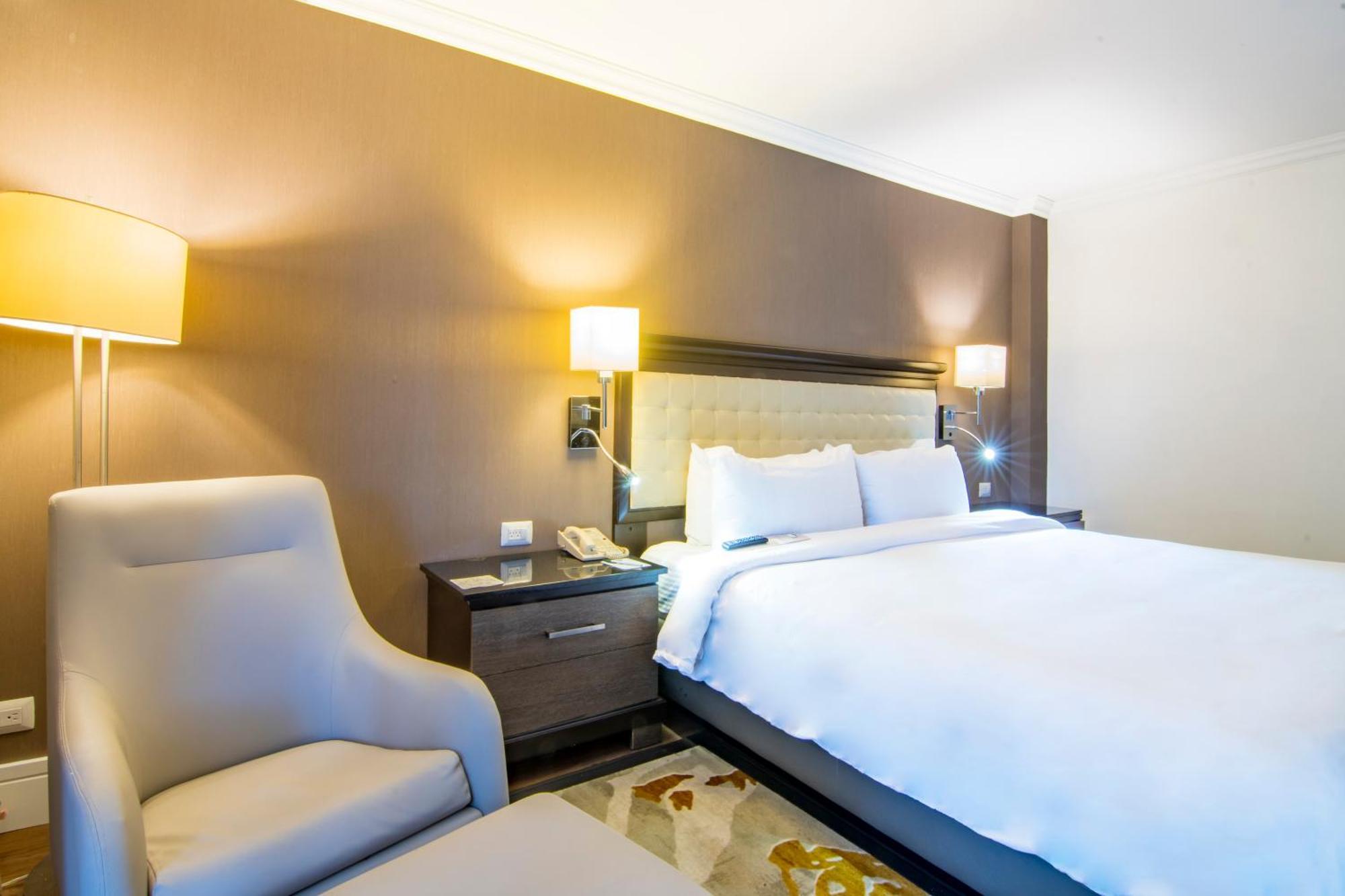 Hotel Lucerna Tijuana Buitenkant foto